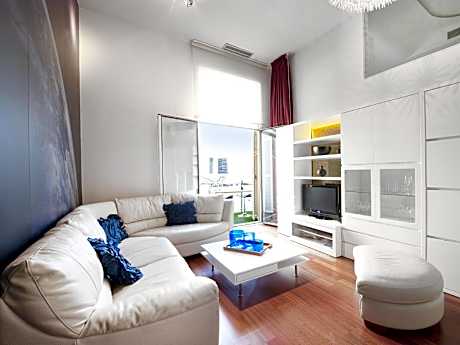 Luxury Three-Bedroom Apartment - Ronda de Sant Pere