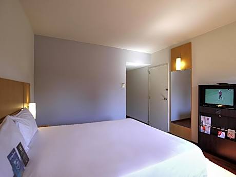 Standard Room with One Double and One Child Bed
