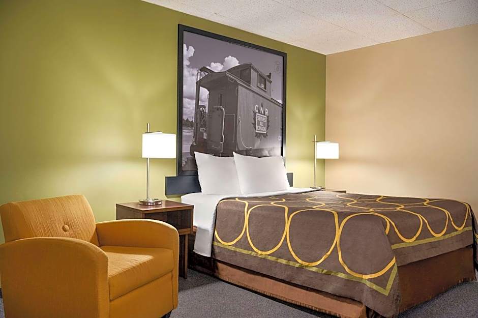 Super 8 by Wyndham Hearst ON
