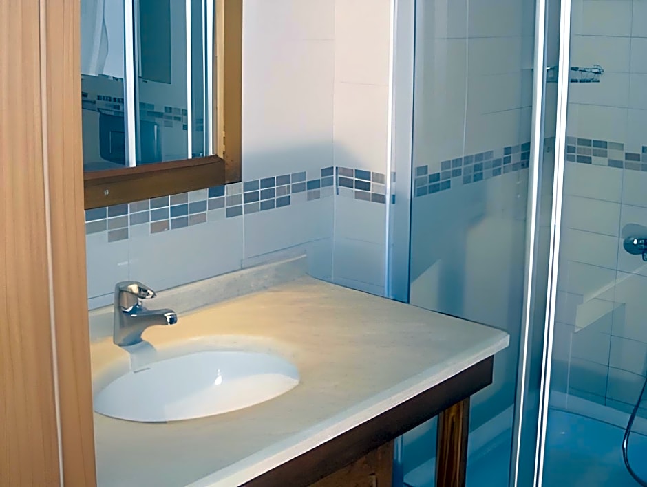 Perdikia Beach Hotel