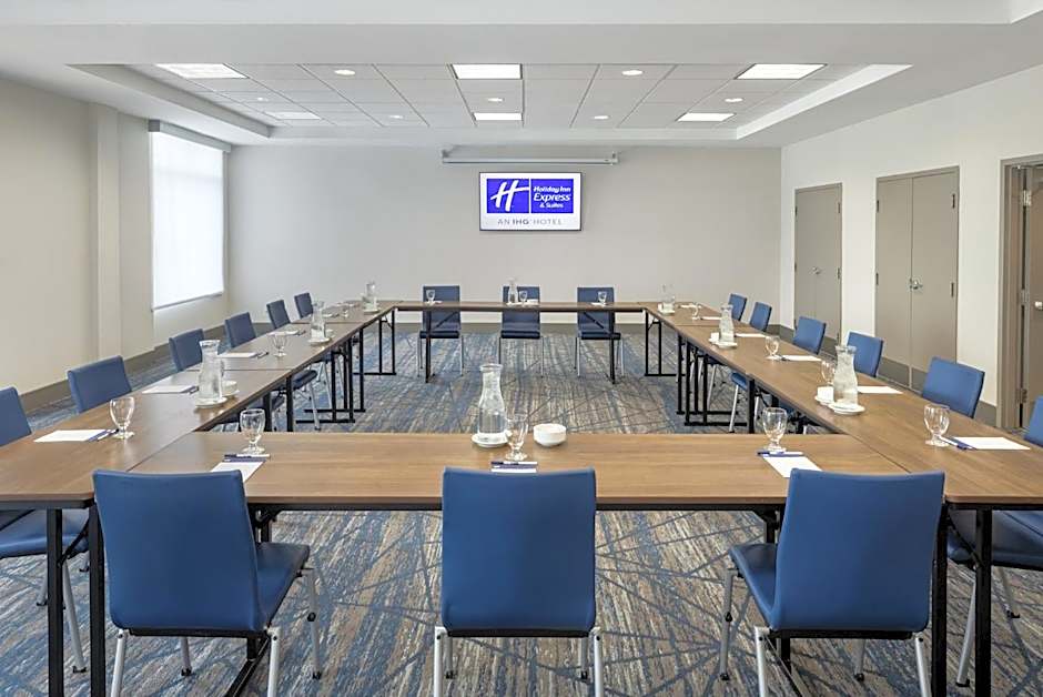 Holiday Inn Express & Suites Ottawa East-Orleans By IHG