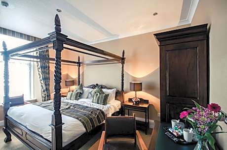 Four Poster Room
