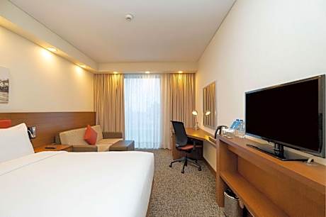 Queen Room with Roll-In Shower - Mobility Accessible/Non-Smoking