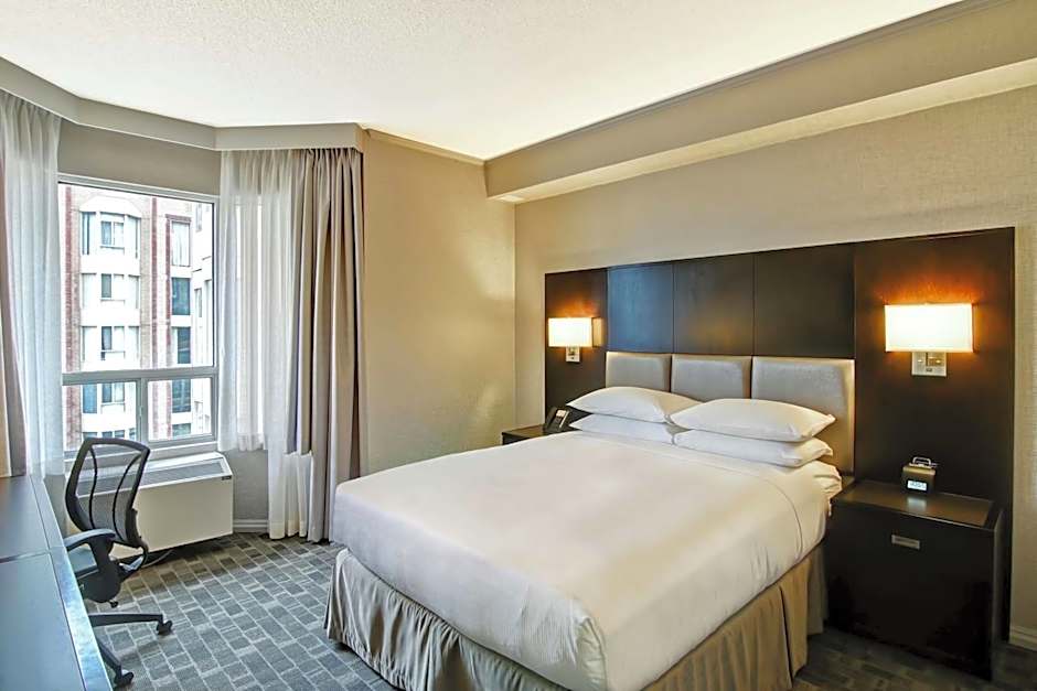 DoubleTree by Hilton Toronto Downtown