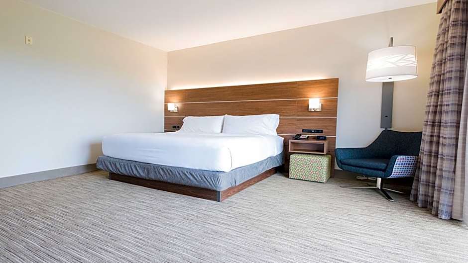 Holiday Inn Express & Suites Lexington NW-The Vineyard by IHG