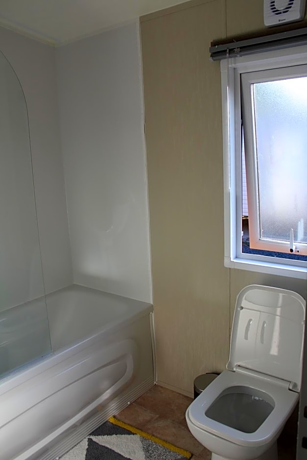 Moonlight Ridge -2 bedroom lodge with hot tub