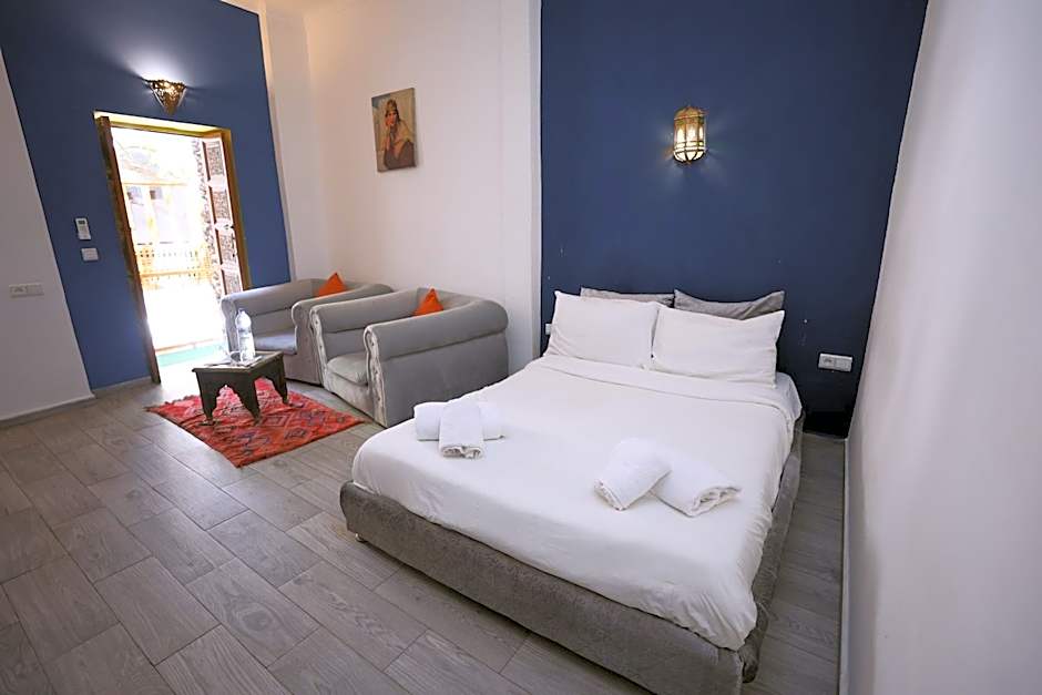 Riad O LY