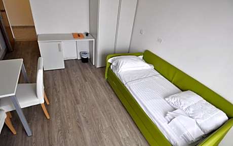 One-Bedroom Apartment - Split Level