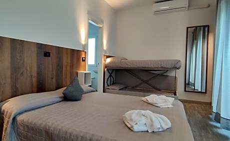 Quadruple Room with Sea View