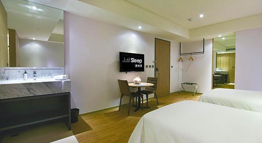 Just Sleep Kaohsiung Station