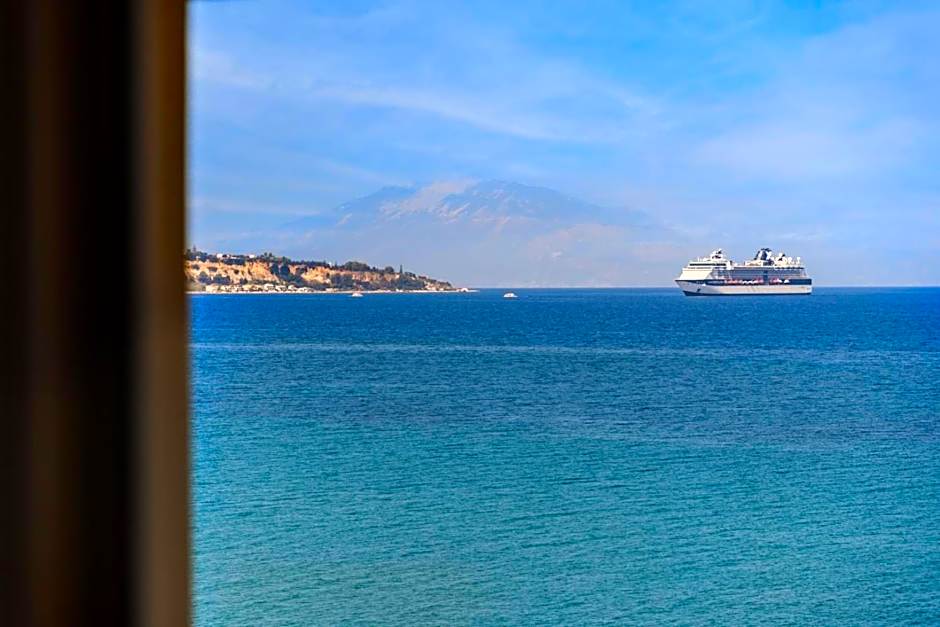 Nefeli Beach - living by the sea