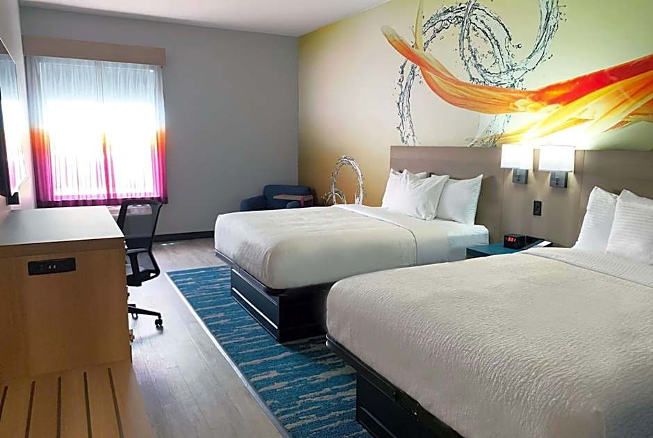 La Quinta Inn & Suites by Wyndham San Antonio Seaworld LAFB