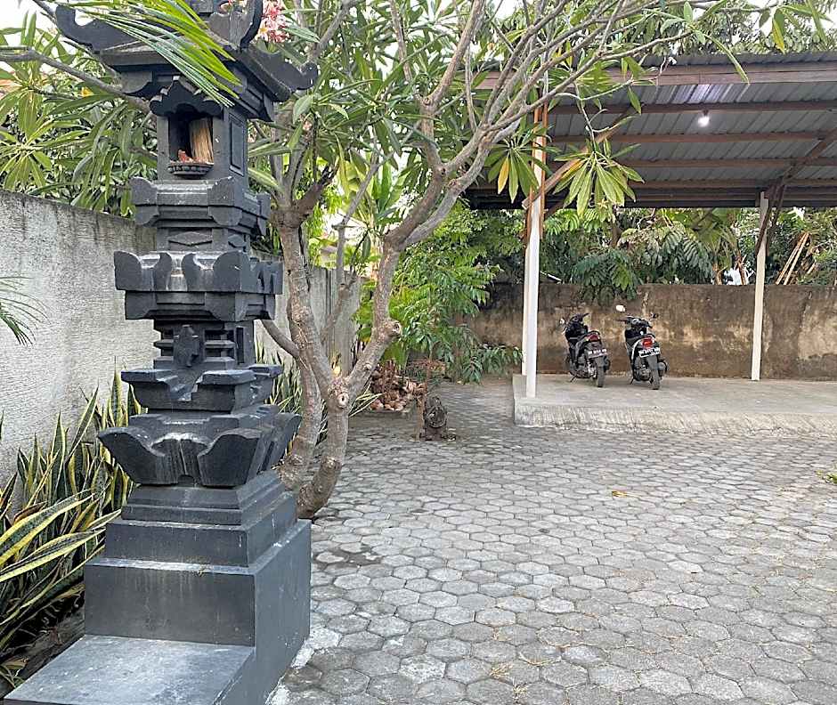 OYO Life 93155 Wisma Sarah
