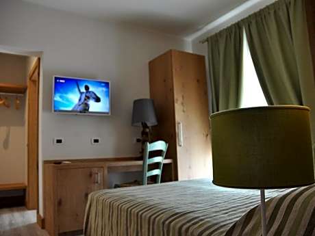 Camera Matrimoniale 3-Triple room-Comfort-Ensuite with Shower-Terrace