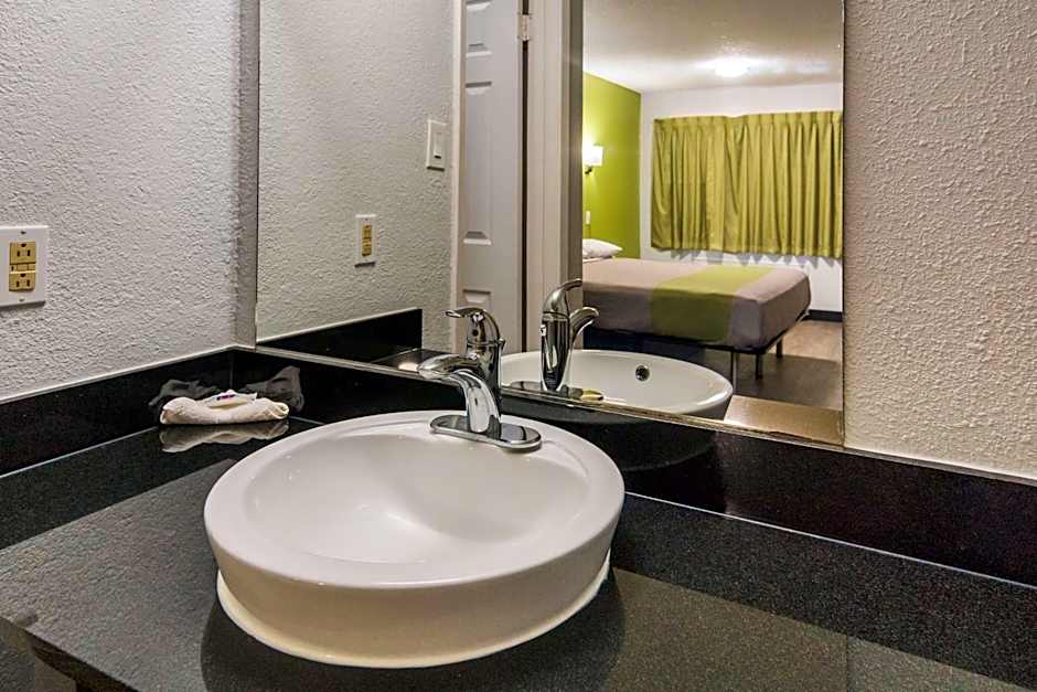 Motel 6 Irving - Loop 12