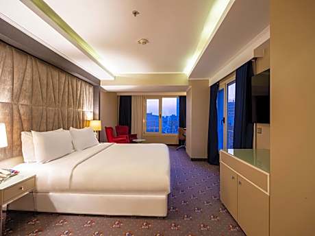 Deluxe King Room