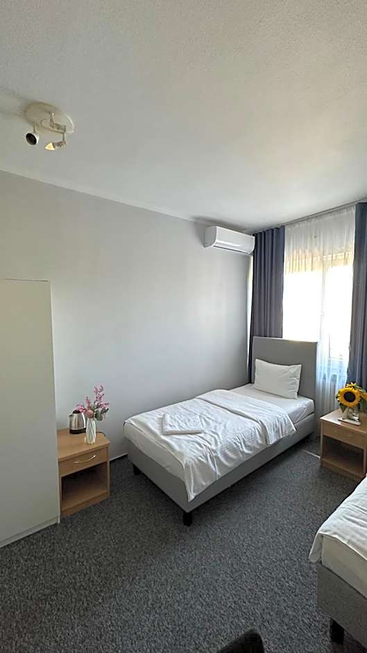 Lezzet PG B&B &TurkishRestaurant