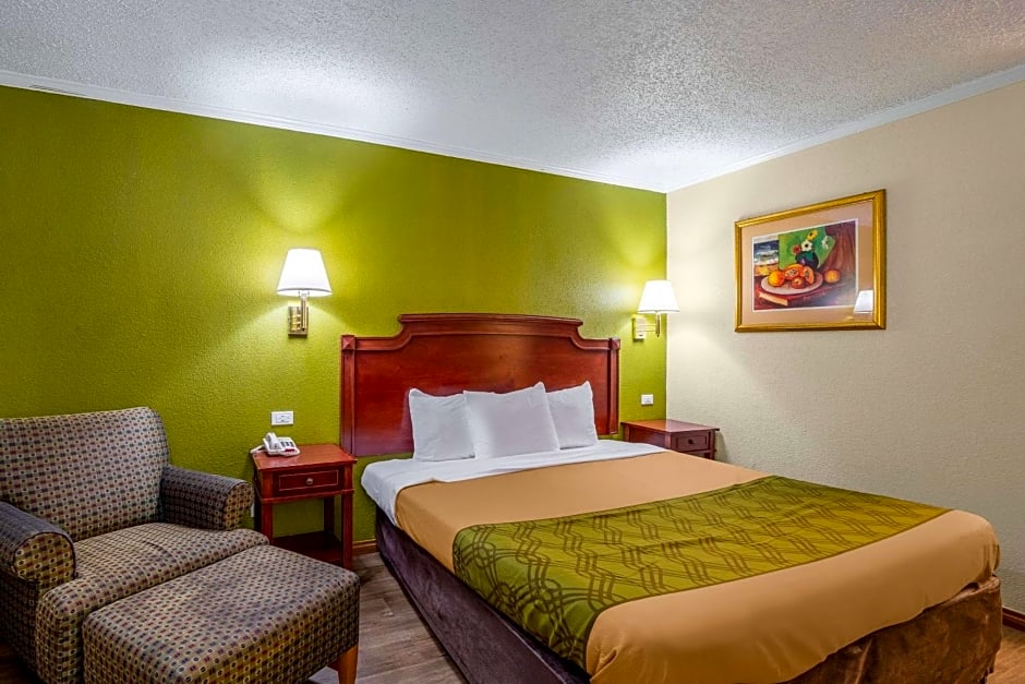 Rodeway Inn & Suites Fort Jackson
