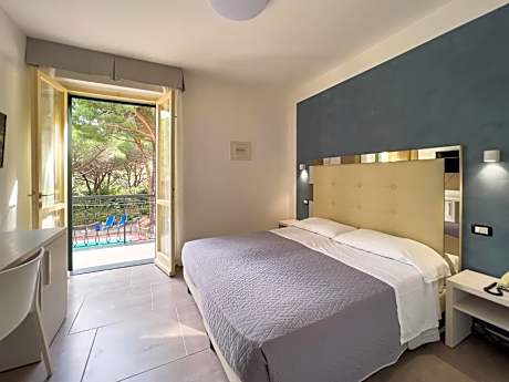 Classic Double or Twin Room with Balcony