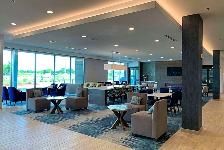 La Quinta Inn & Suites by Wyndham Round Rock near Kalahari