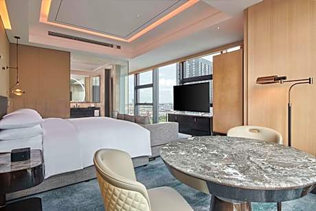 Executive Corner King Room with Lounge Access