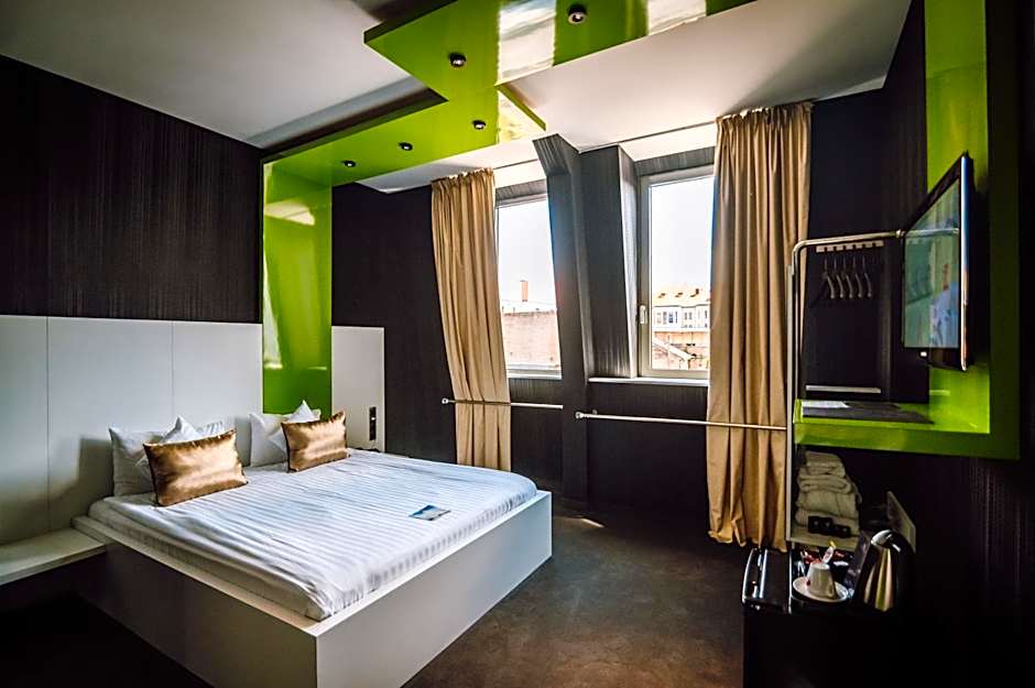 Plaza V Executive Hotel