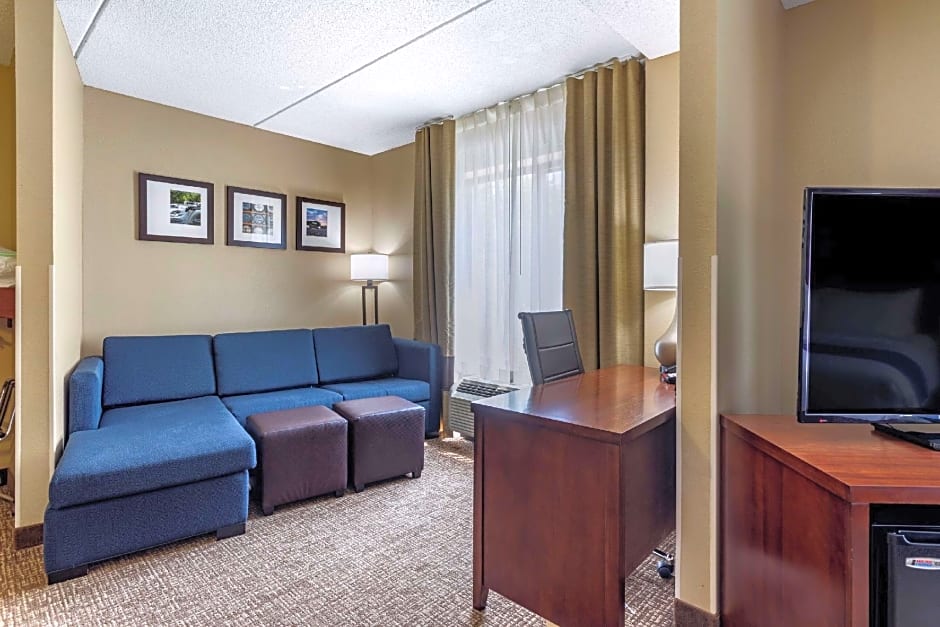 Comfort Suites Manchester near Arnold AFB