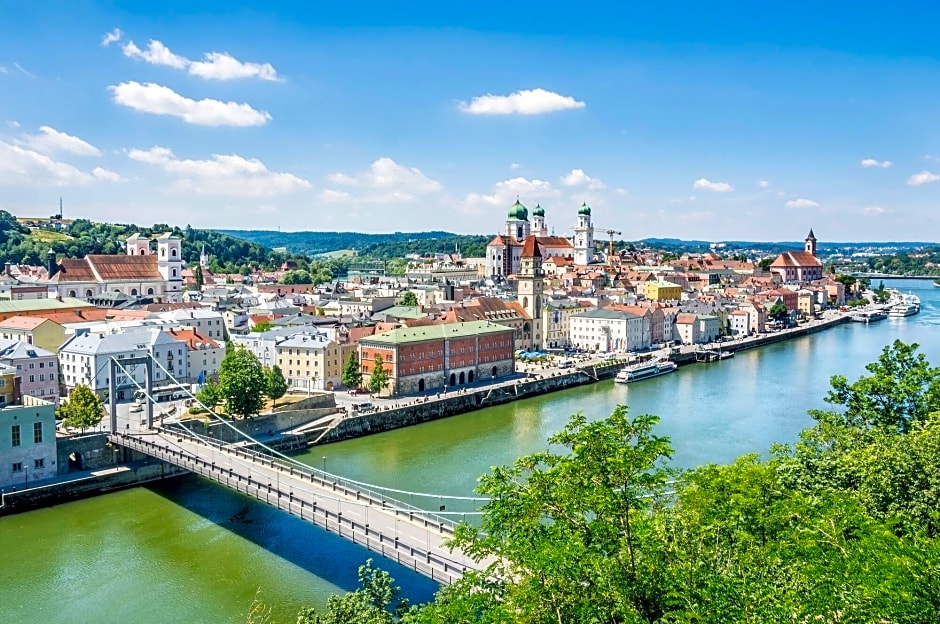 BARONHAUS Aparthotel & Suites