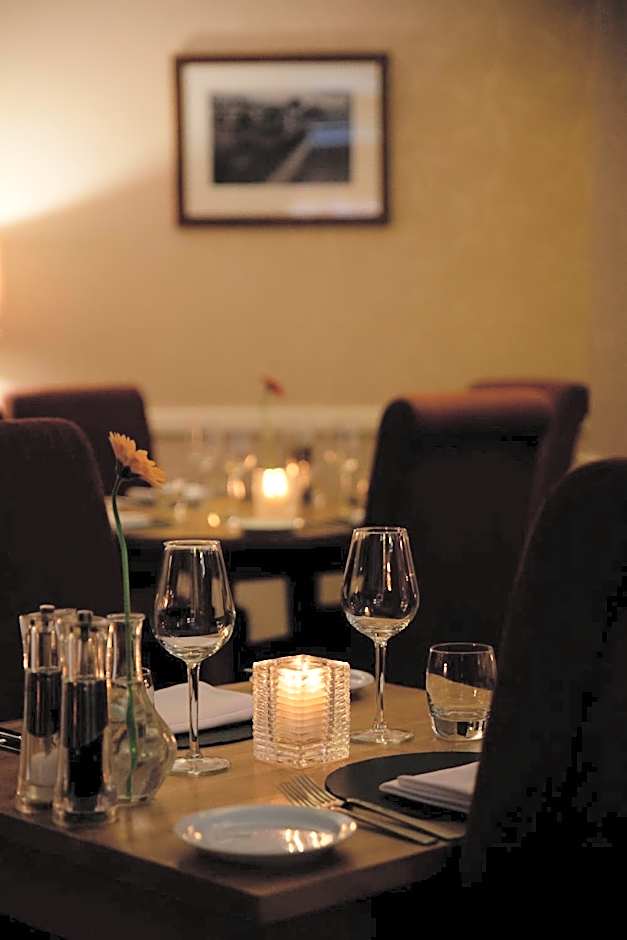Three Salmons Hotel