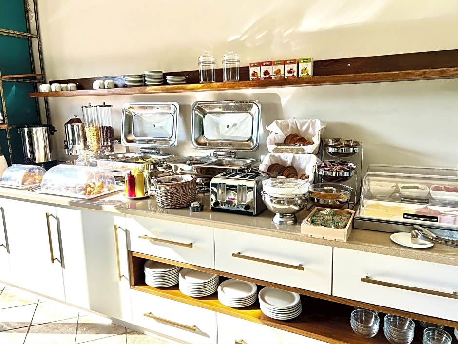 Bruskos Hotel & Suites