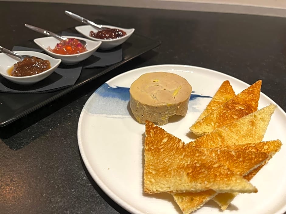 Sans Souci Bed and Breakfast Luxe Heated Pool and Restaurant