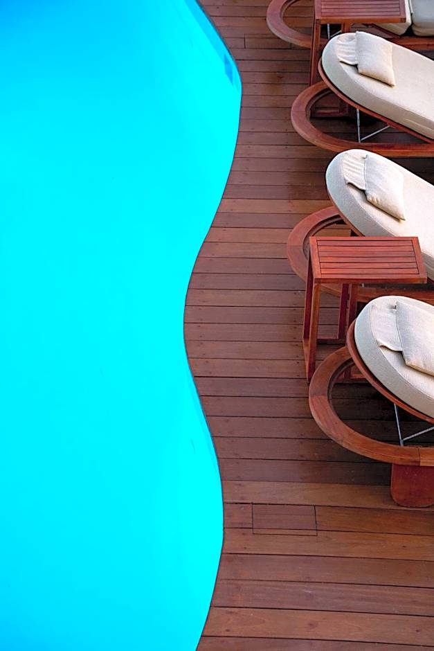 Sun Rocks Boutique Hotel - Caldera View Suites & Sunset Dining Experience