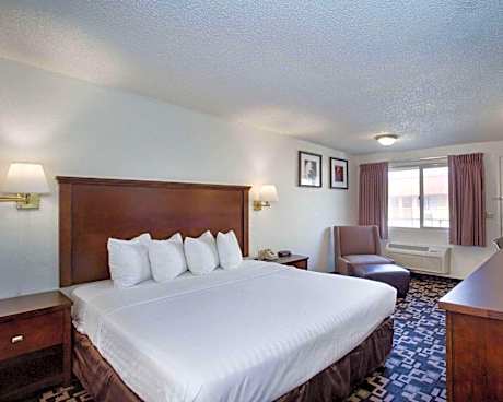 MorningGlory Inn & Suites