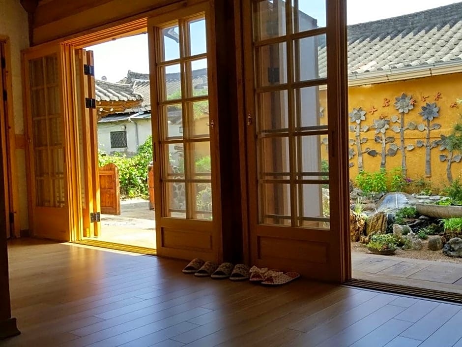 Happiness Full Hanok Guesthouse Jeonju
