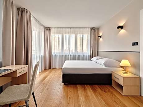 One-Bedroom Deluxe Apartment