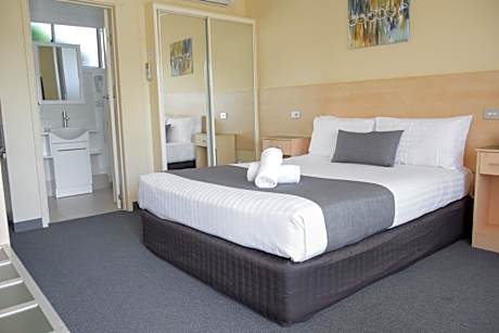 Deluxe Queen Room