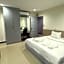 Yanud Hotel