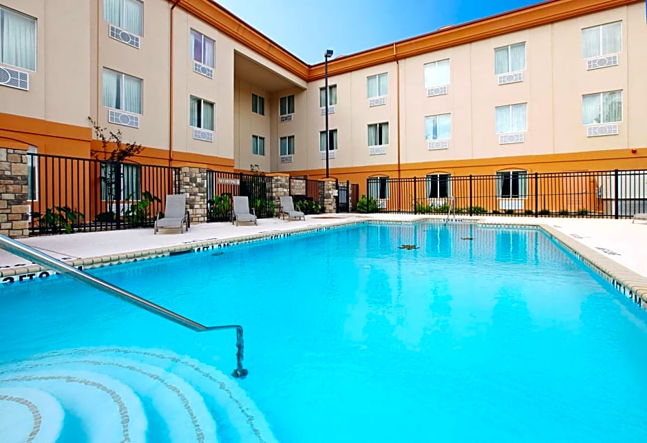 Holiday Inn Express Hotel & Suites Marshall By IHG