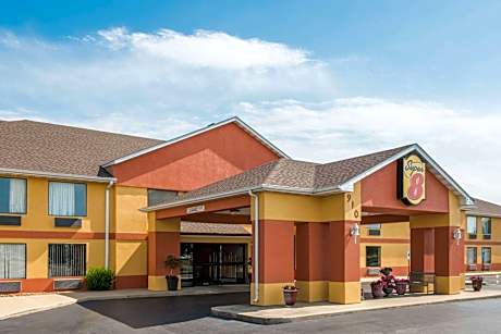 Super 8 by Wyndham Troy IL/St. Louis Area
