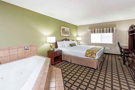 Deluxe King Room - Non-Smoking