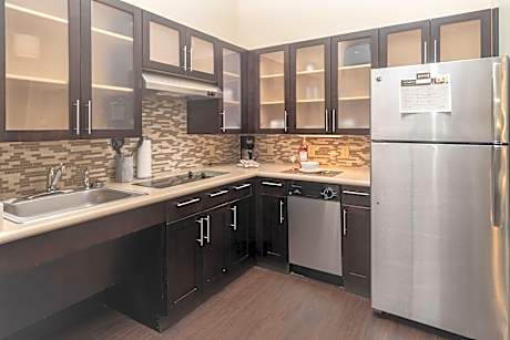 1 Bedroom Suite Communications Accessible Tub 1 King