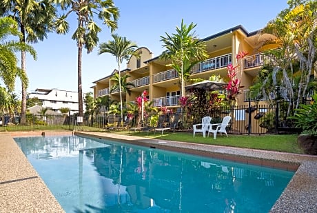 Deluxe Pool View