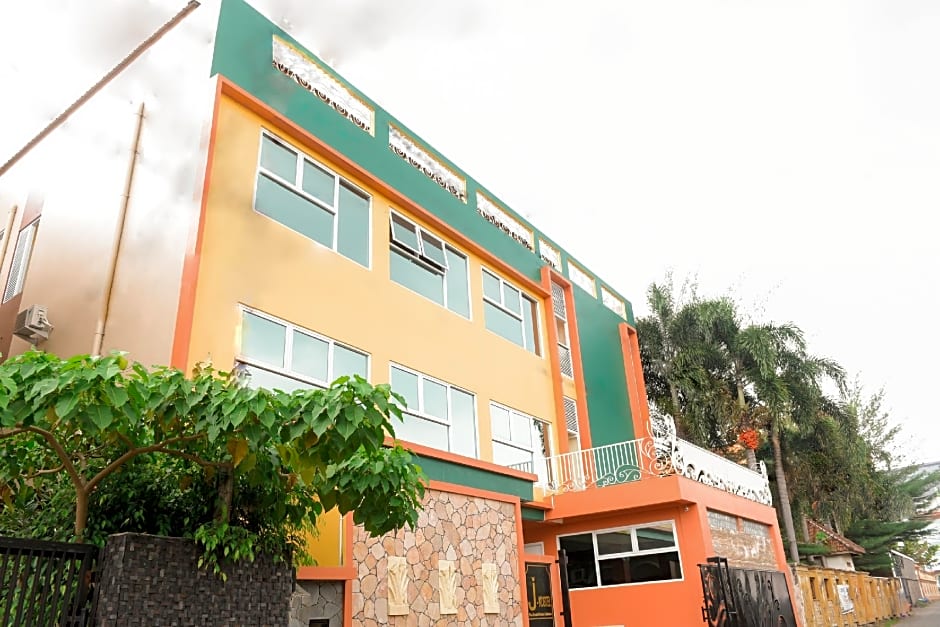 Vaccinated Staff - OYO 149 Alpha Kostel Syariah