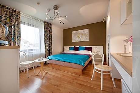 Double Room with Free Parking - Ground Floor