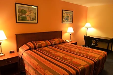 King Room with Spa Bath and Kitchenette - Non-Smoking