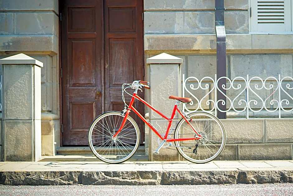 ROUTE - Cafe and Petit Hostel