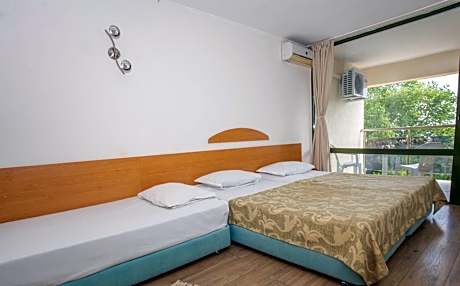 Standard Triple Room with Sea View