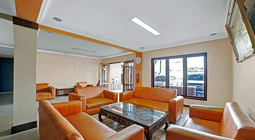 OYO 90487 Wisma Kuta Karang Baru