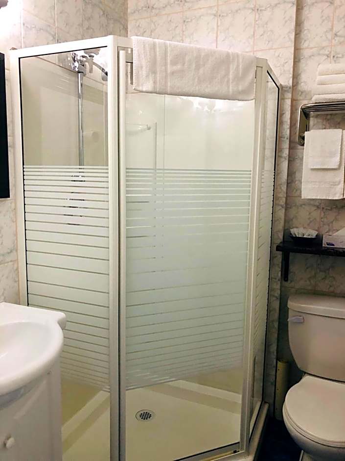 Perth Plaza Inn & Suites