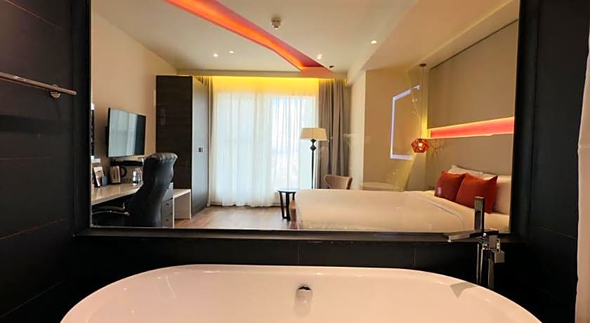 Carnelian Muscat - Airport Hotel